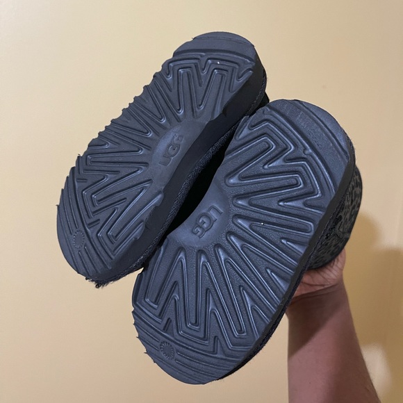 Sparkle Cheetah Print Uggs - Picture 2 of 4